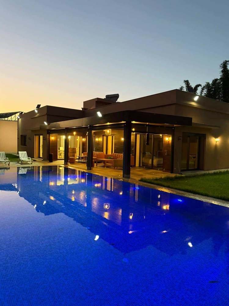 Ferme avec piscine